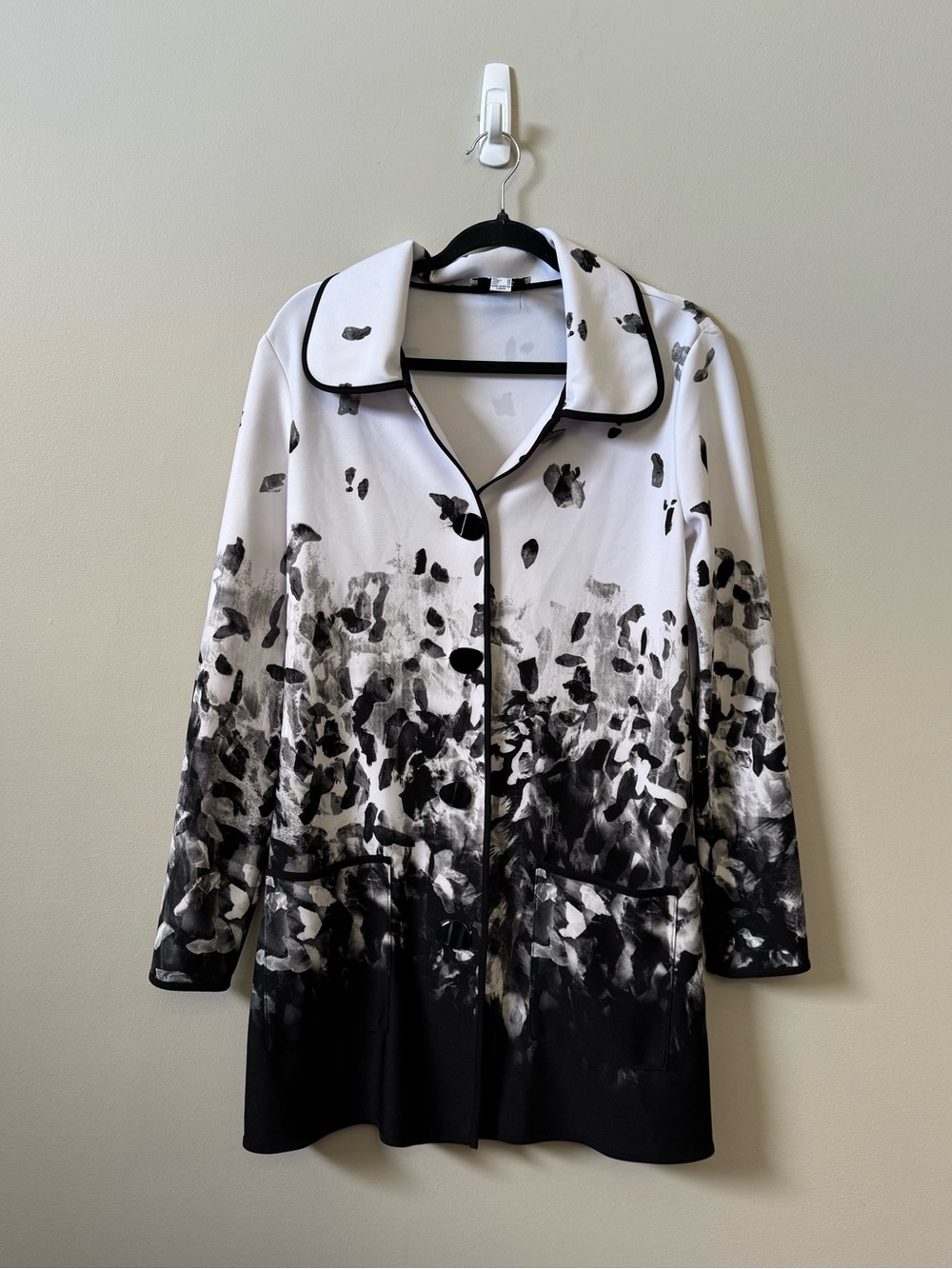 Joseph Ribkoff black & white abstract Ombre button front jacket 💜